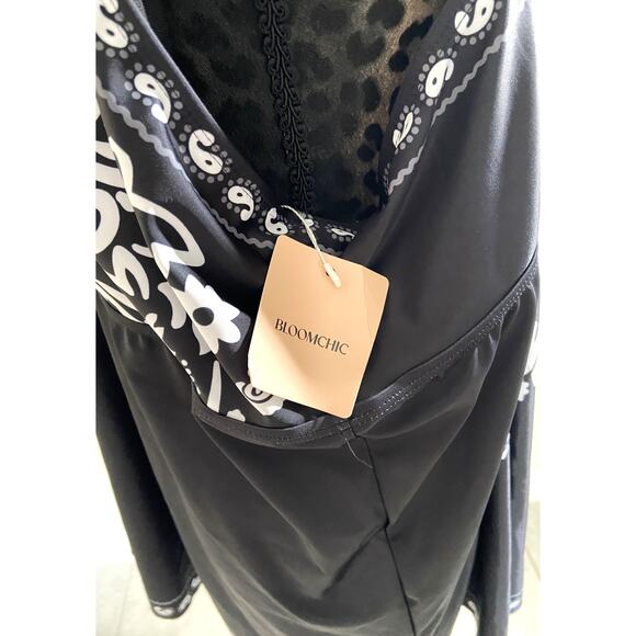 BloomChic NWT Bandana Paisley Swimsuit Plus Size 30 One Piece Black White Swim - Picture 4 of 4